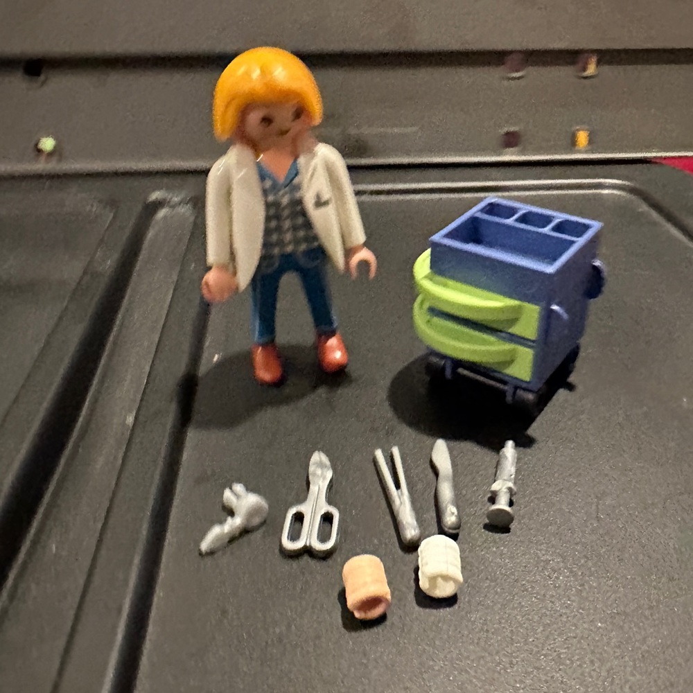 Vintage Playmobil Geobra doctor figure and accessories - Picture 2 of 13
